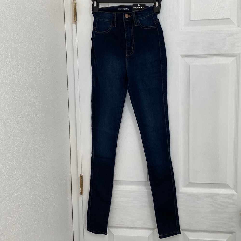 NWT FASHION NOVA CLASSIC HIGH WAIST SKINNY JEANS - DARK DENIM - SIZE 0